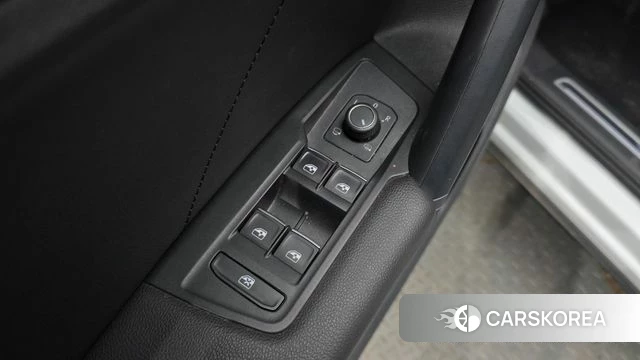 Volkswagen Tiguan second Generation 2022 Белый из Кореи, фото 2