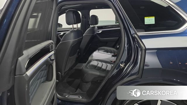 Volkswagen Touareg 3rd generation 2024 Синий из Кореи, фото 2