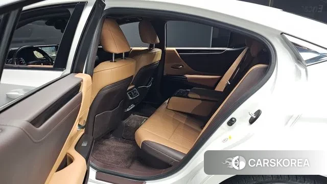 Lexus ES300h 7th generation 2019 Белый из Кореи, фото 2