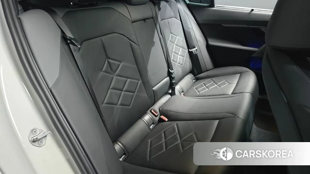 BMW 5 Series (G60) 2024 Белый из Кореи, фото 2