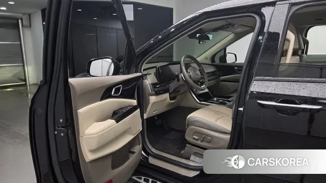 Kia Carnival 4th generation 2023 Черный из Кореи, фото 2