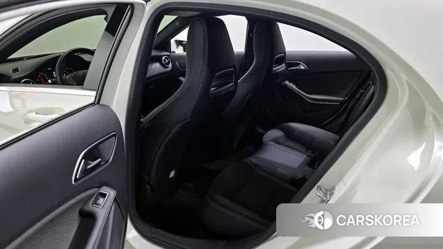 Mercedes-Benz A-Class W176 2018 Белый из Кореи, фото 2