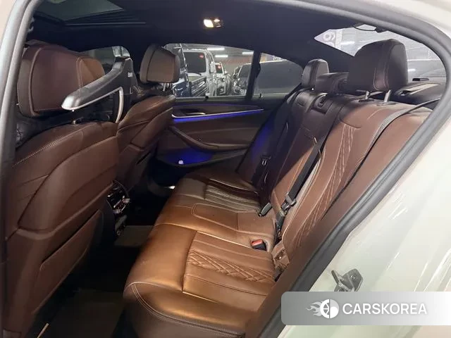 BMW 5 Series (G30) 2018 Белый из Кореи, фото 2