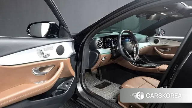 Mercedes-Benz E-Class W213 2021 Черный из Кореи, фото 2