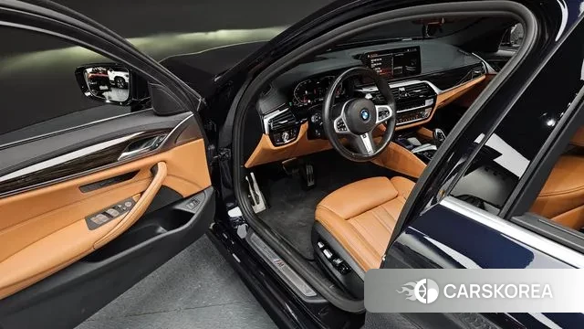 BMW 5 Series (G30) 2022 Черный из Кореи, фото 2