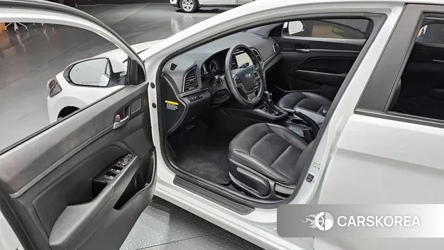 Hyundai Avante AD 2018 Белый из Кореи, фото 2