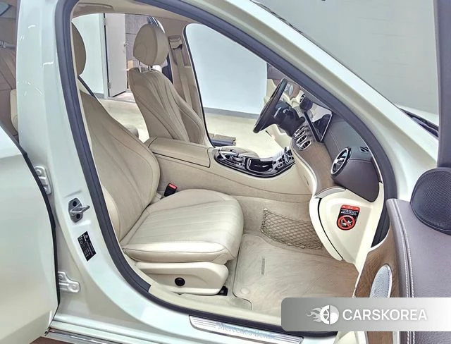 Mercedes-Benz E-Class W213 2018 Белый из Кореи, фото 2