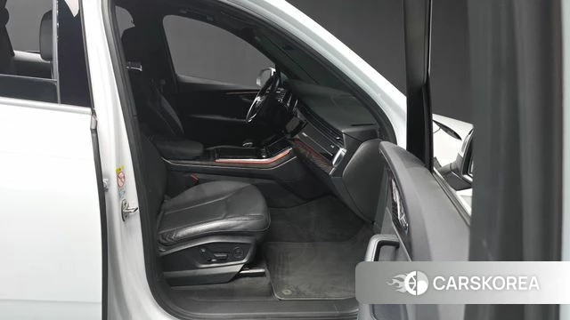 Audi Q7 (4M) 2021 Белый из Кореи, фото 2