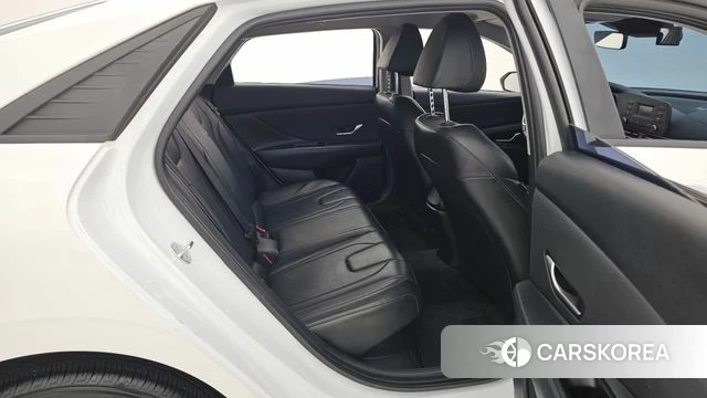 Hyundai Avante Hybrid (CN7) 2023 Белый из Кореи, фото 2