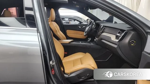 Volvo XC60 second Generation 2019 Серый из Кореи, фото 2