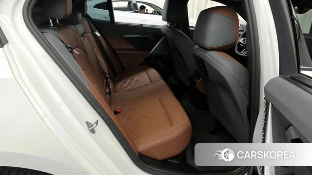 BMW 5 Series (G60) 2025 Белый из Кореи, фото 2