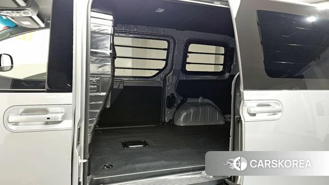 Hyundai The New Staria 2025 Серебристо-серый из Кореи, фото 2