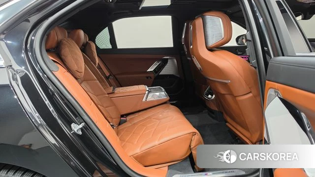 BMW 7 Series (G70) 2024 Черный из Кореи, фото 2