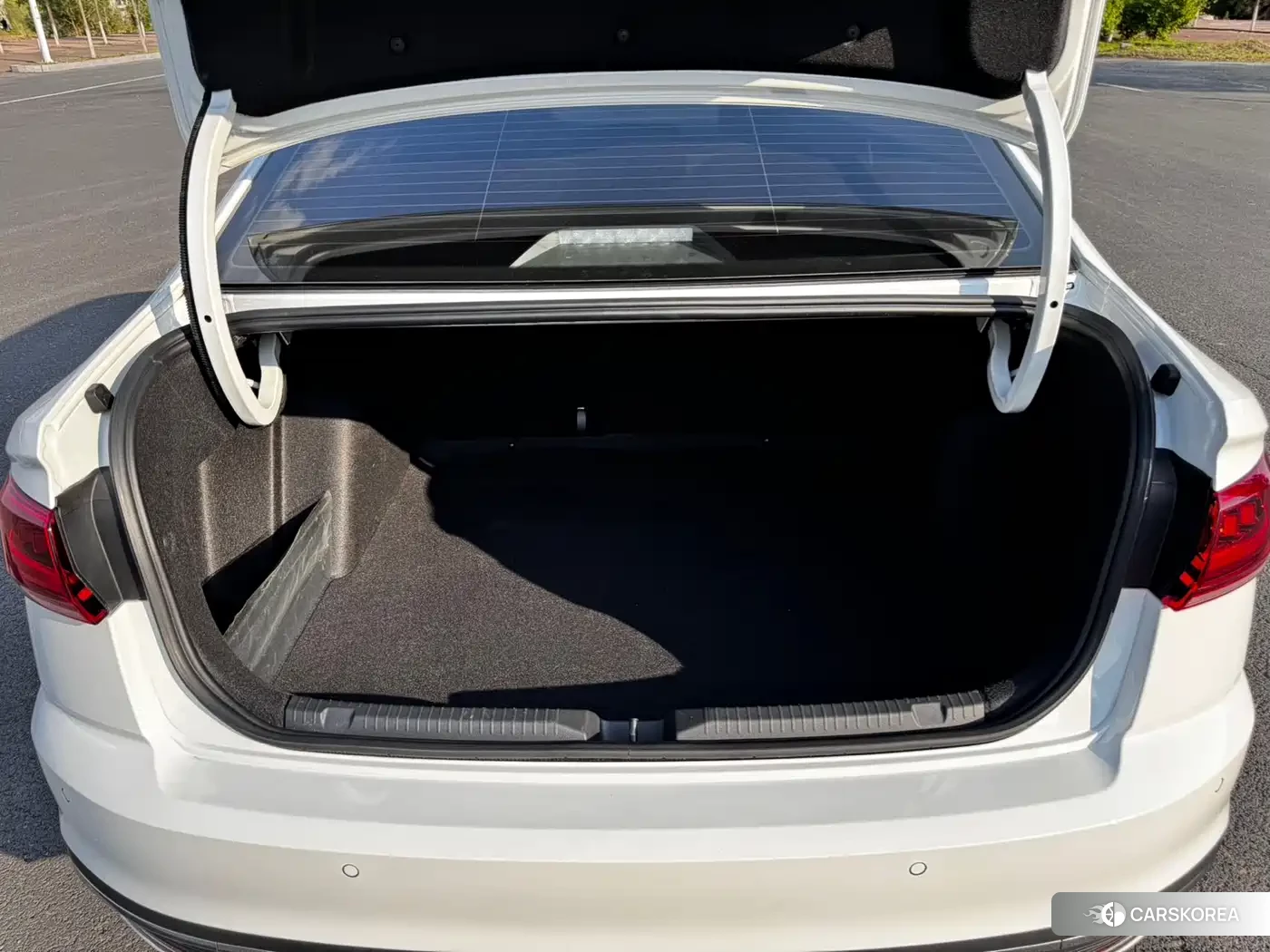 Volkswagen Bora 2023 Белый из Китая, фото 2