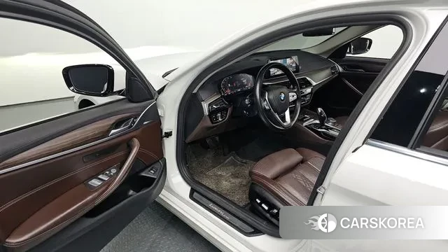 BMW 5 Series (G30) 2020 Белый из Кореи, фото 2