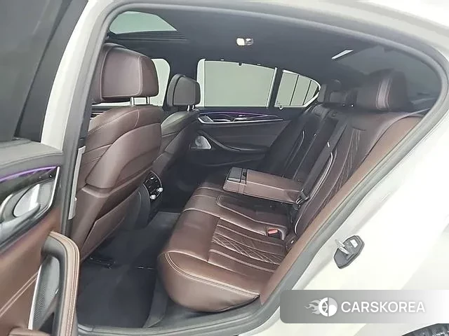 BMW 5 Series (G30) 2018 Белый из Кореи, фото 2