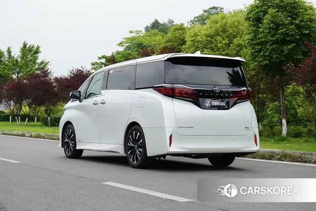 Toyota Elfa 2023 Белый из Китая, фото 2