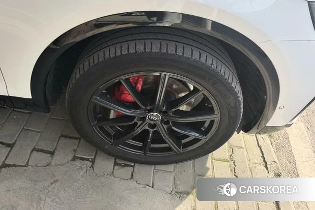 Audi Q5L Sportback 2024 Белый из Китая, фото 2