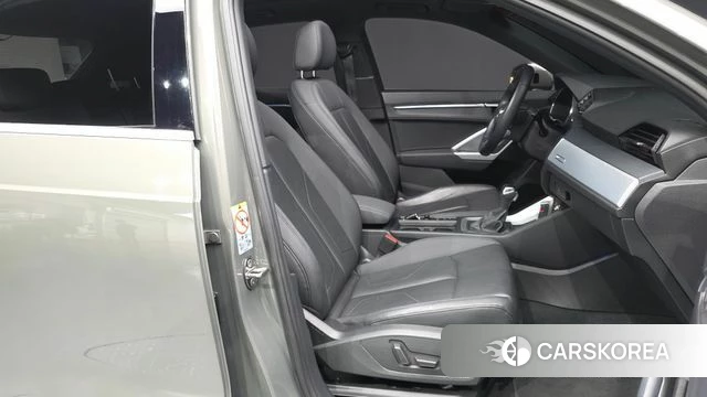 Audi Q3 (F3) 2020 Серый из Кореи, фото 2