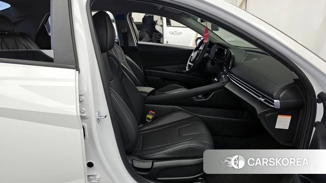 Hyundai The New Avante Hybrid (CN7) 2025 Белый из Кореи, фото 2