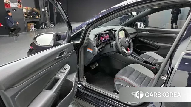 Volkswagen Golf 8th Generation 2022 Черный из Кореи, фото 2