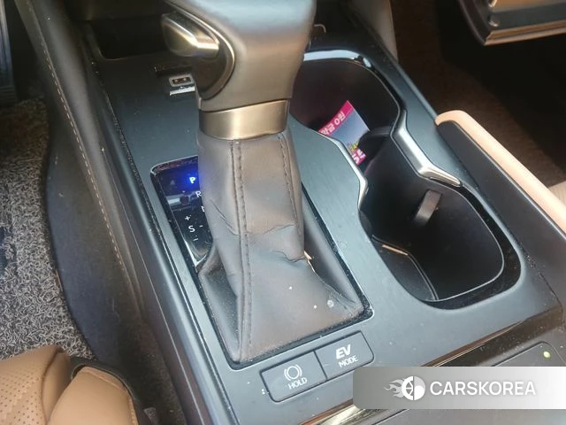 Lexus ES300h 7th generation 2023 Серебристо-серый из Кореи, фото 2