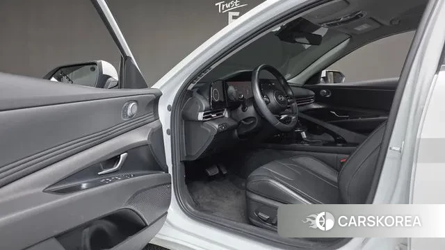 Hyundai The New Avante (CN7) 2023 Белый из Кореи, фото 2