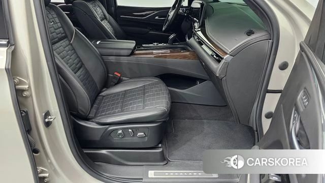 Cadillac Escalade 5th Generation 2023 Песочный из Кореи, фото 2
