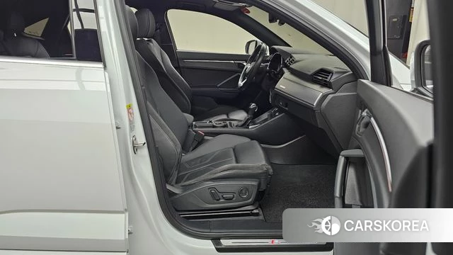 Audi Q3 (F3) 2020 Белый из Кореи, фото 2