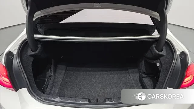 BMW 3 Series (F30) 2018 Белый из Кореи, фото 2