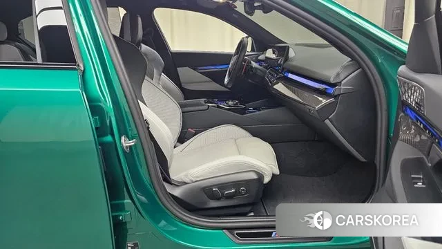 BMW M5 (G90) 2025 Зеленый из Кореи, фото 2