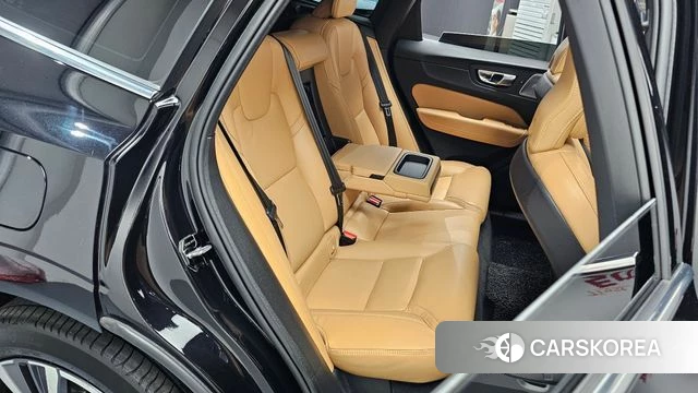 Volvo XC60 second Generation 2021 Черный из Кореи, фото 2