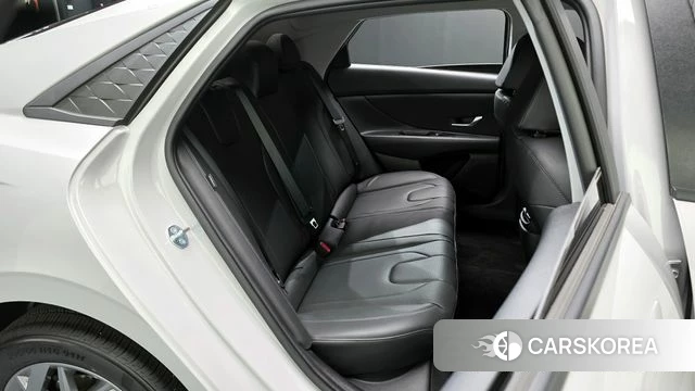 Hyundai The New Avante (CN7) 2025 Серебристо-серый из Кореи, фото 2