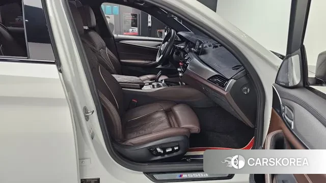 BMW 5 Series (G30) 2018 Белый из Кореи, фото 2