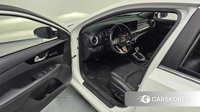 Kia The New K3 2nd generation 2021 Белый из Кореи, фото 2