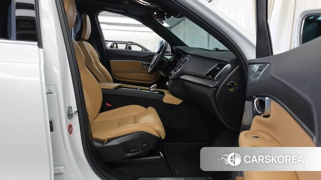 Volvo XC90 second Generation 2023 Белый из Кореи, фото 2