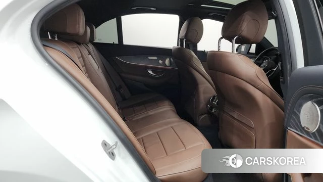 Mercedes-Benz E-Class W213 2022 Белый из Кореи, фото 2