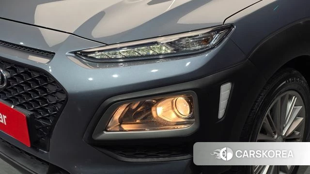 Hyundai Kona 2018 Светло-серебряный цвет из Кореи, фото 2