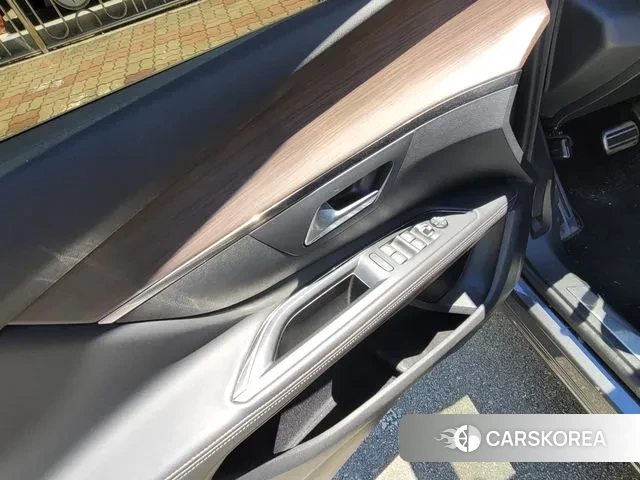 Peugeot 5008 second generation 2023 Серый из Кореи, фото 2