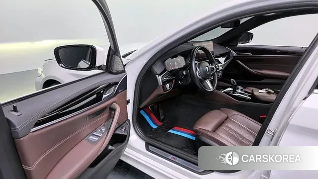 BMW 5 Series (G30) 2022 Белый из Кореи, фото 2