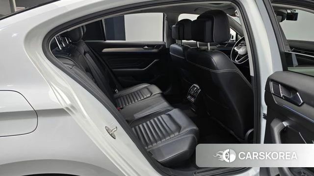 Volkswagen Passat GT (B8) 2021 Белый из Кореи, фото 2