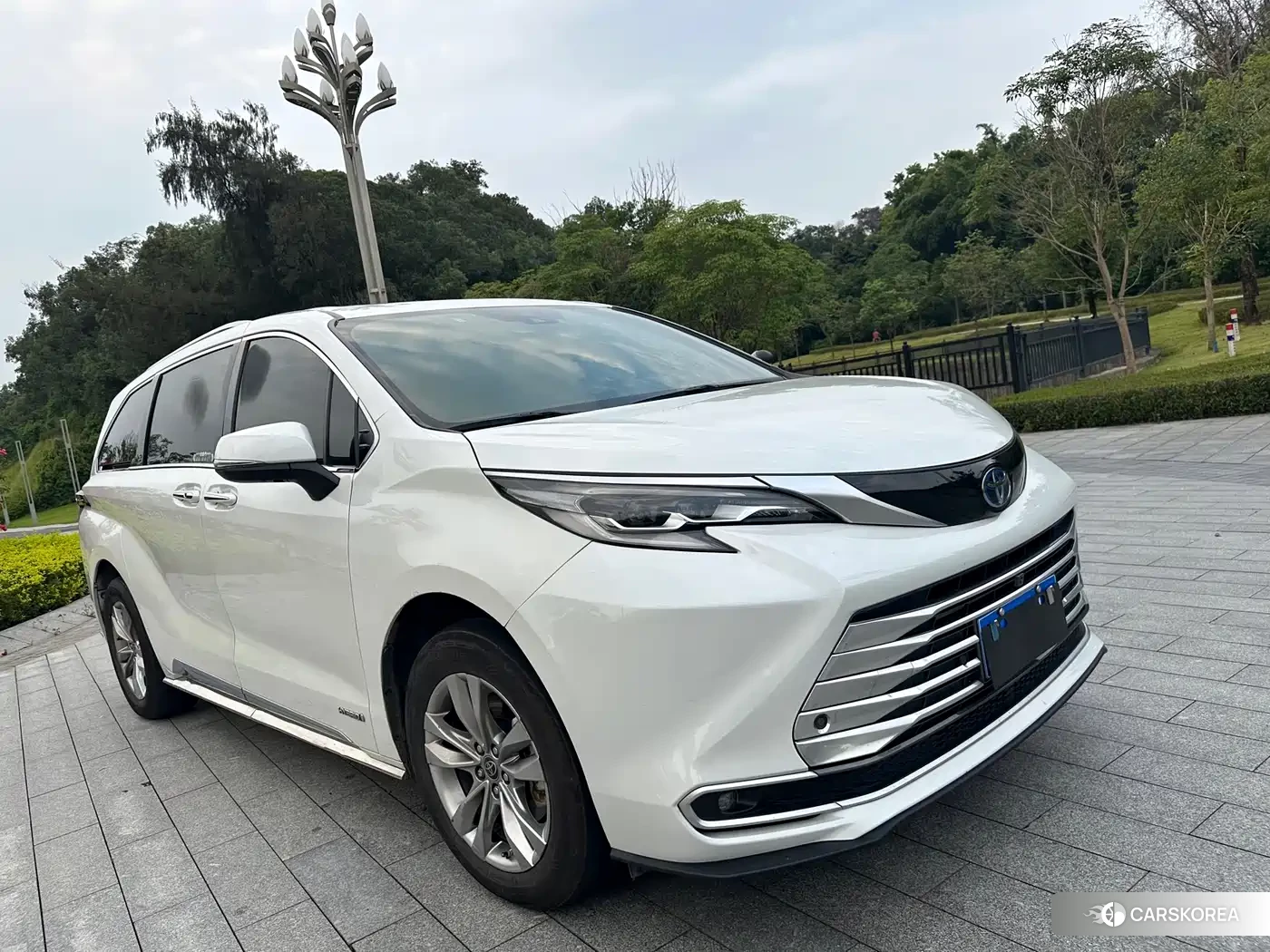 Toyota Sienna 2022 Белый из Китая, фото 2