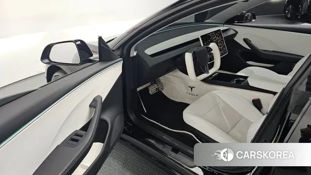 Tesla Model 3 2024 Черный из Кореи, фото 2