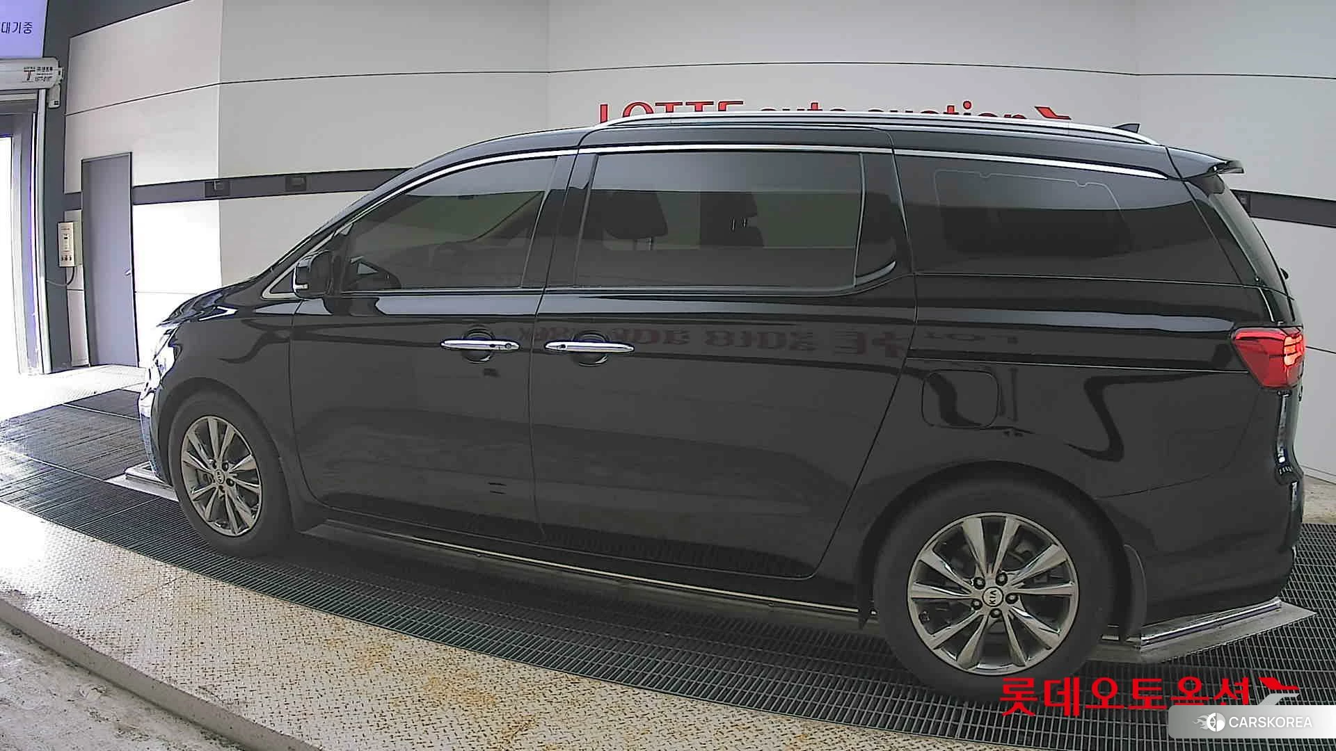Kia Carnival 2020 Черный из Кореи, фото 2