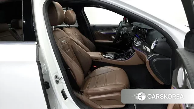 Mercedes-Benz E-Class W213 2021 Белый из Кореи, фото 2