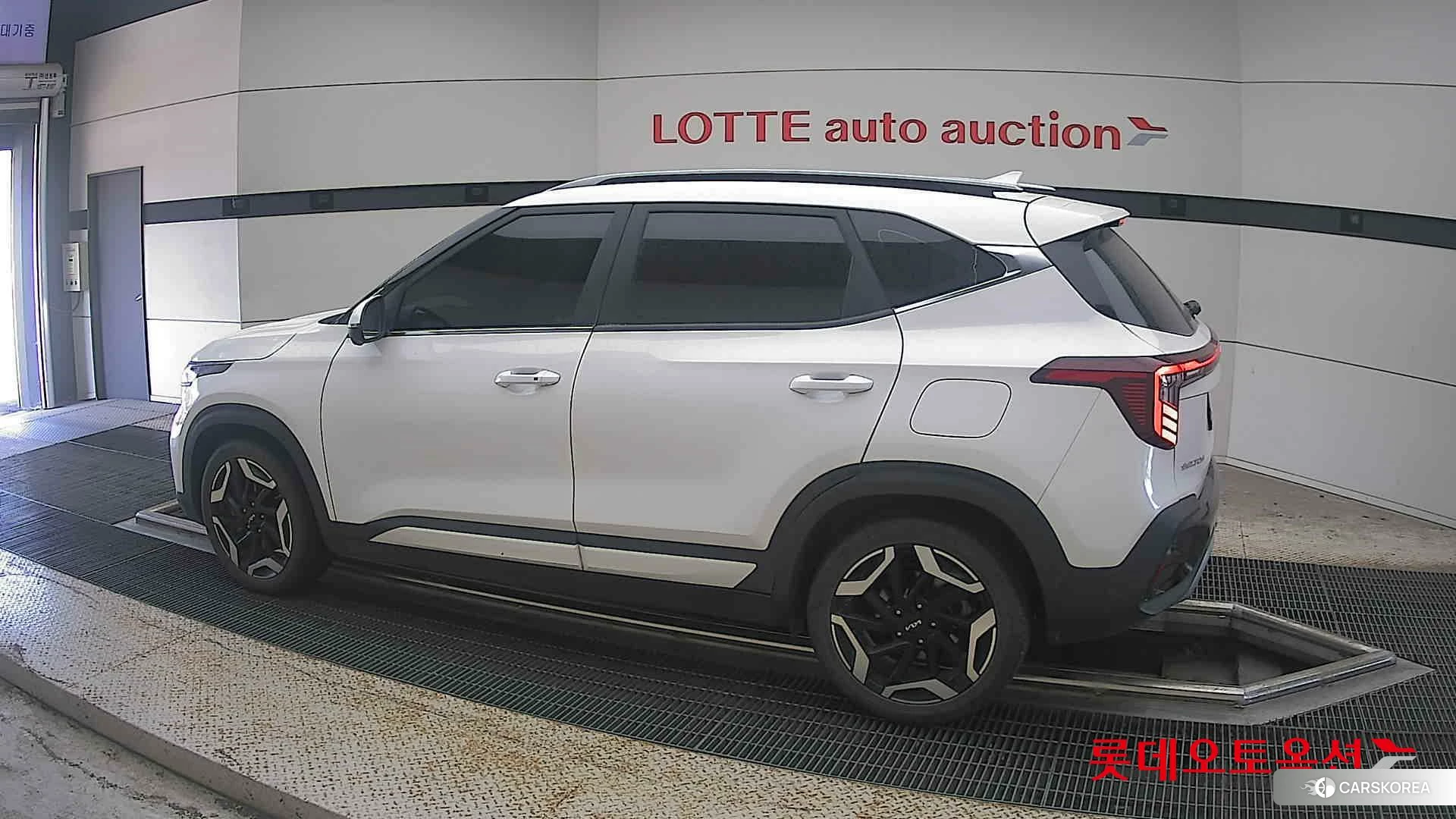 Kia Seltos 2023 Белый из Кореи, фото 2
