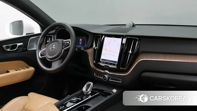 Volvo XC60 second Generation 2024 Белый из Кореи, фото 2
