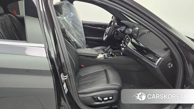 BMW 5 Series (G30) 2019 Серый из Кореи, фото 2