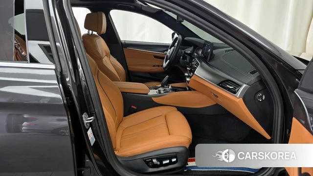 BMW 5 Series (G30) 2022 Серый из Кореи, фото 2