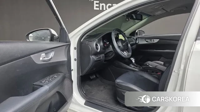 Kia The New K3 2nd generation 2022 Белый из Кореи, фото 2